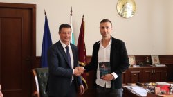 “Спорт, образование и бизнес – по моя начин“ – отворена дискусия с Димитър Бербатов в Икономически университет – Варна  