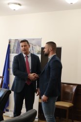 Студентът Живко Господинов беше отличен за съпричастие към благородни благотворителни каузи и утвърждаване на авторитета на Икономически университет – Варна