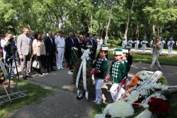 Студентският съвет при Икономически университет – Варна почете паметта на Ботев и загиналите за свободата и независимостта на България 