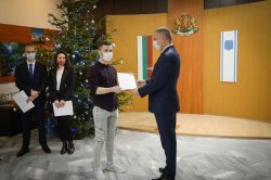 Студенти в ИУ – Варна с годишни поименни награди на Община Варна