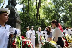 Студентският съвет при Икономически университет – Варна почете 188-годишнината от рождението на Васил Левски