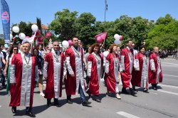 Икономически университет – Варна по традиция се включи в празничното шествие за 24 май