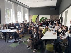 Среща на студенти от Финансово-счетоводен факултет с представители на практиката 3
