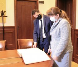 Споразумение за сътрудничество между ИУ – Варна и Министерството на труда и социалната политика
